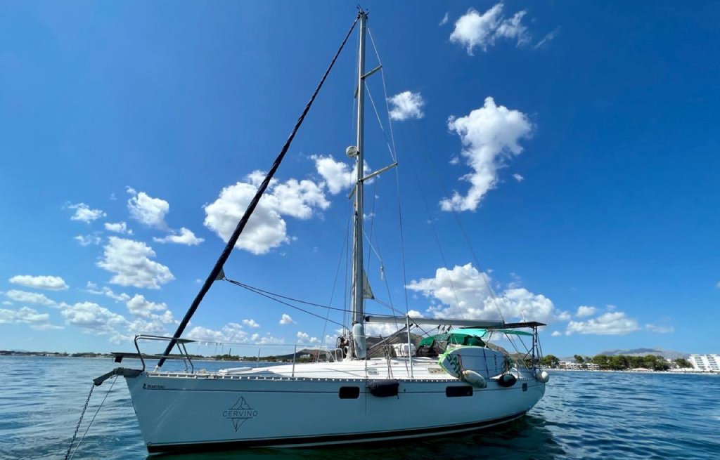 Die CERVINO vor Anker in Alcudia.