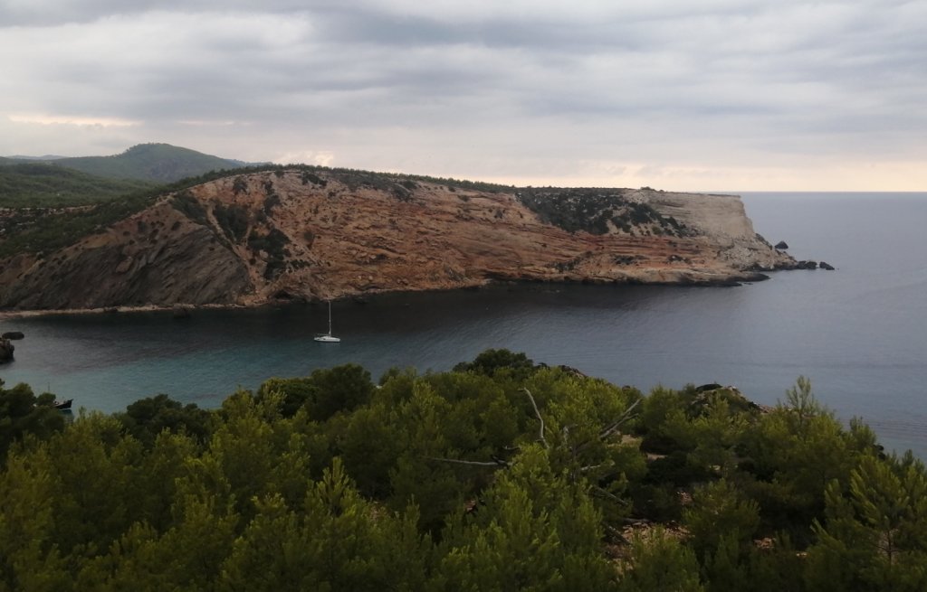Unsere erste Ankerbucht in Ibiza.
