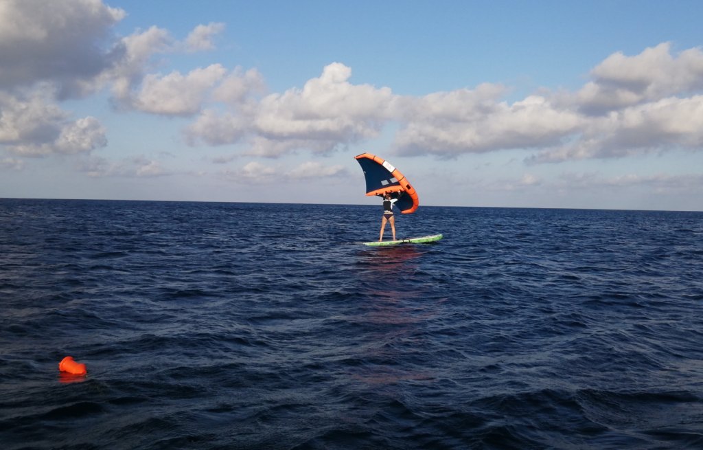 Capitana mit Wing, aber noch auf dem SUP.