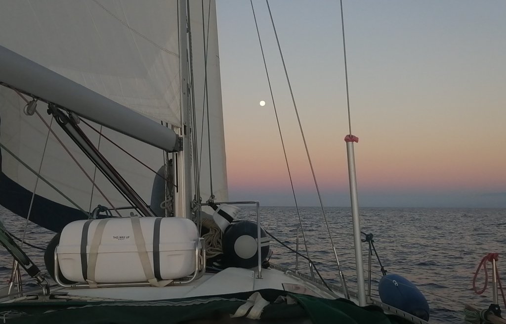 Unter Segeln in den neuen Tag.