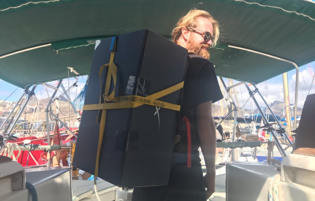 So holt man Päckli ab mit dem Skateboard.