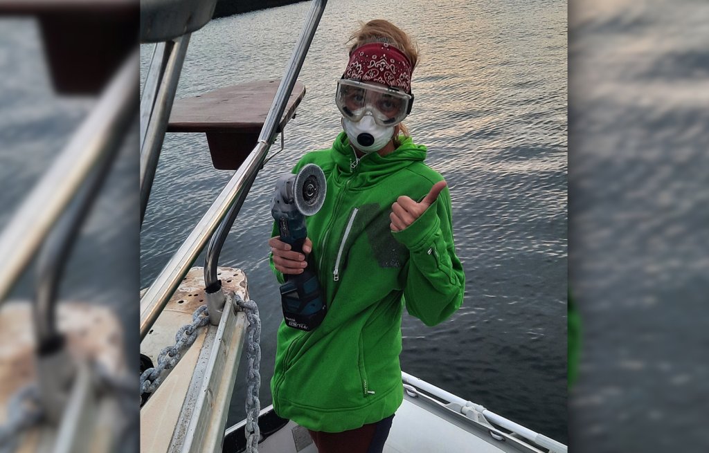 Freischleifen der Risse im Bug.