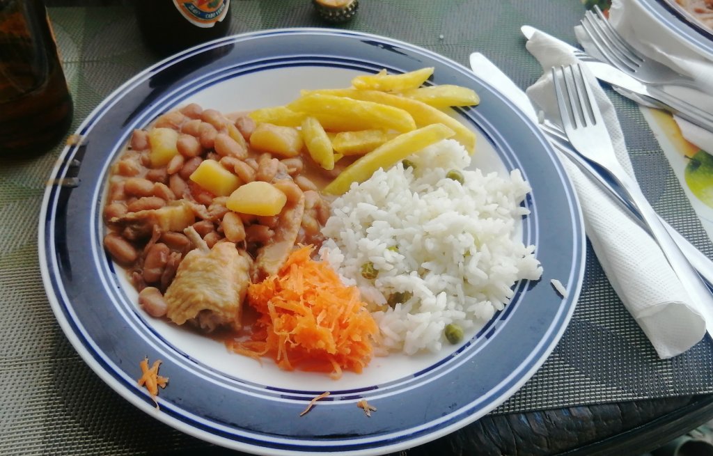 Feijoada - Bohneneintopf mit leckerer Sauce!