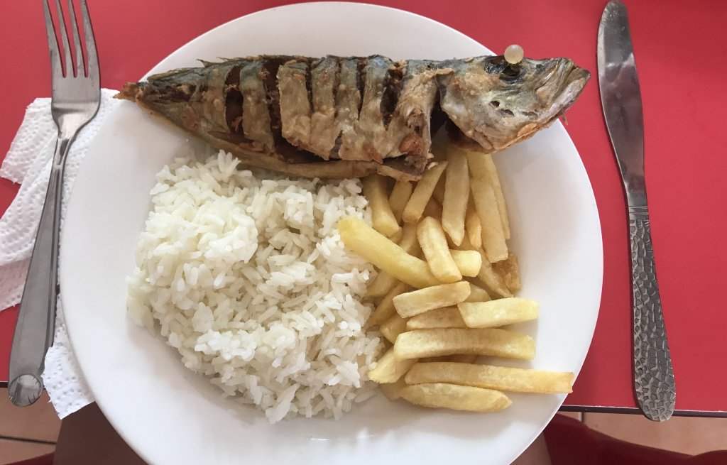 Tagesteller: gebackener Fisch.