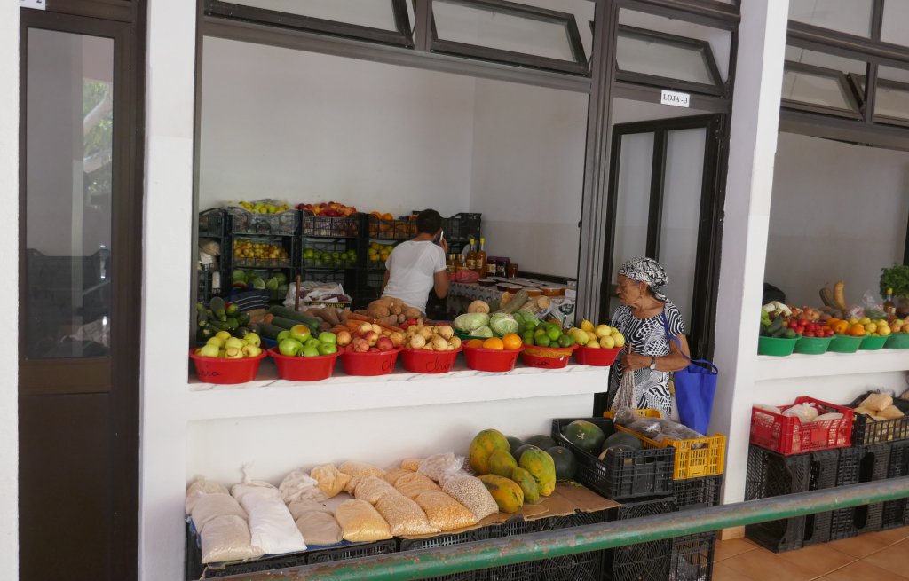 Frisches Obst und Gemüse am Markt.