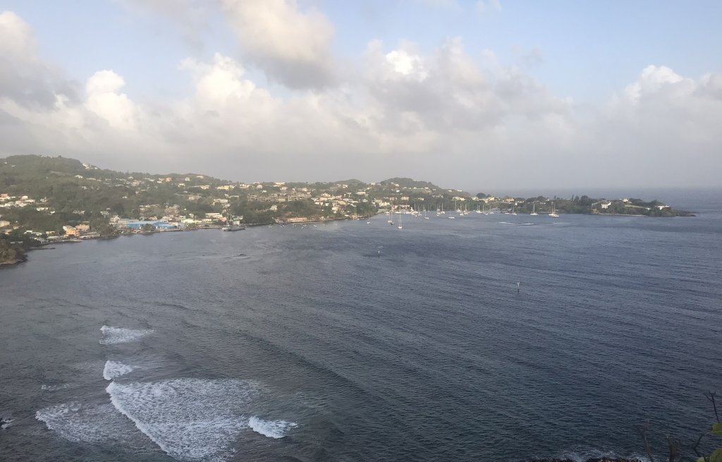 Aussicht vom Fort Duvernette auf die Blue Lagoon.
