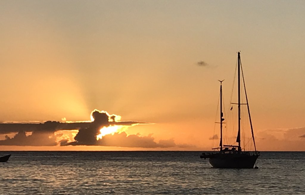 Spindrift of Hamble im Sonnenuntergang.