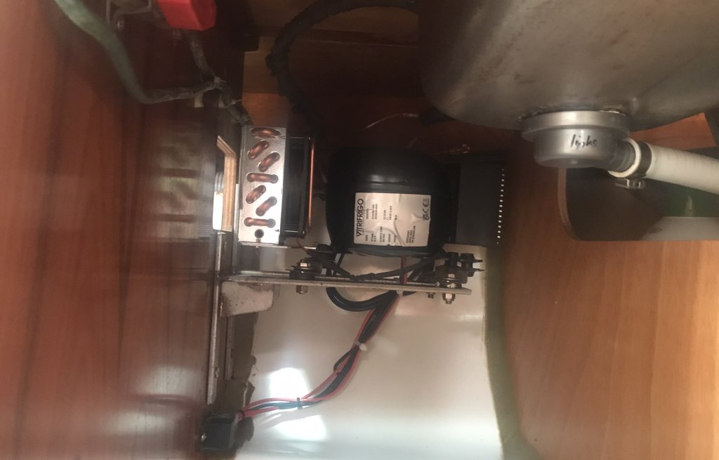 Neuer Kompressor für den Kühlschrank.