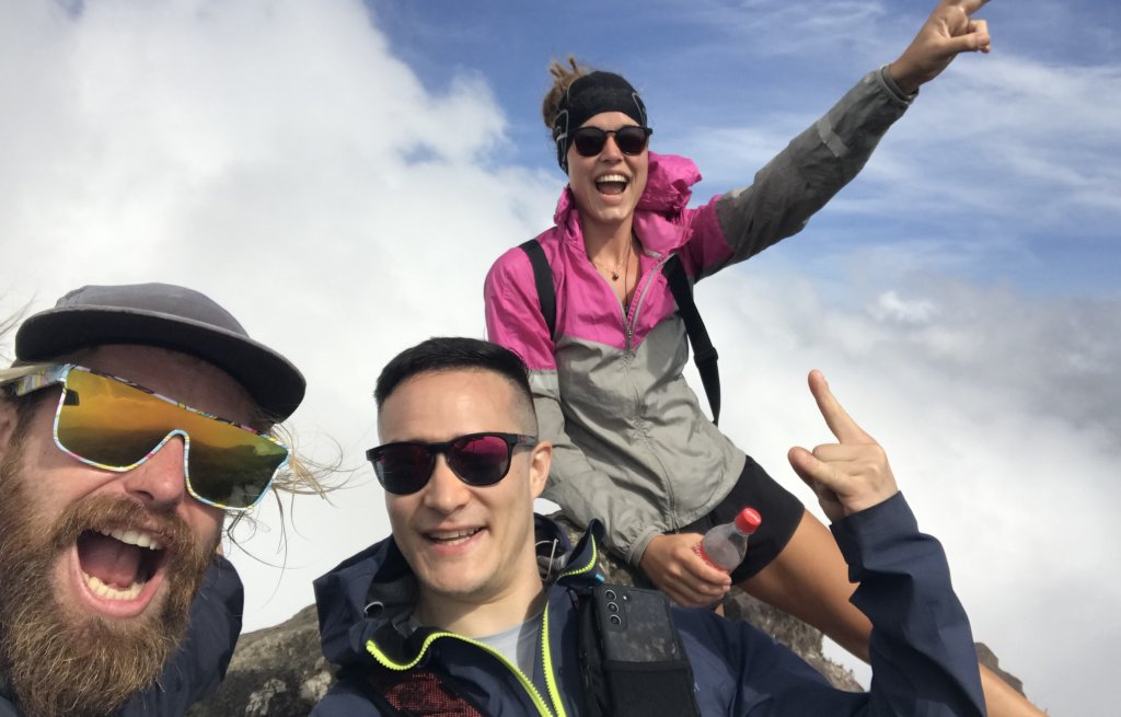 Am Gipel angekommen, der Ausblick lässt zu wünschen übrig...