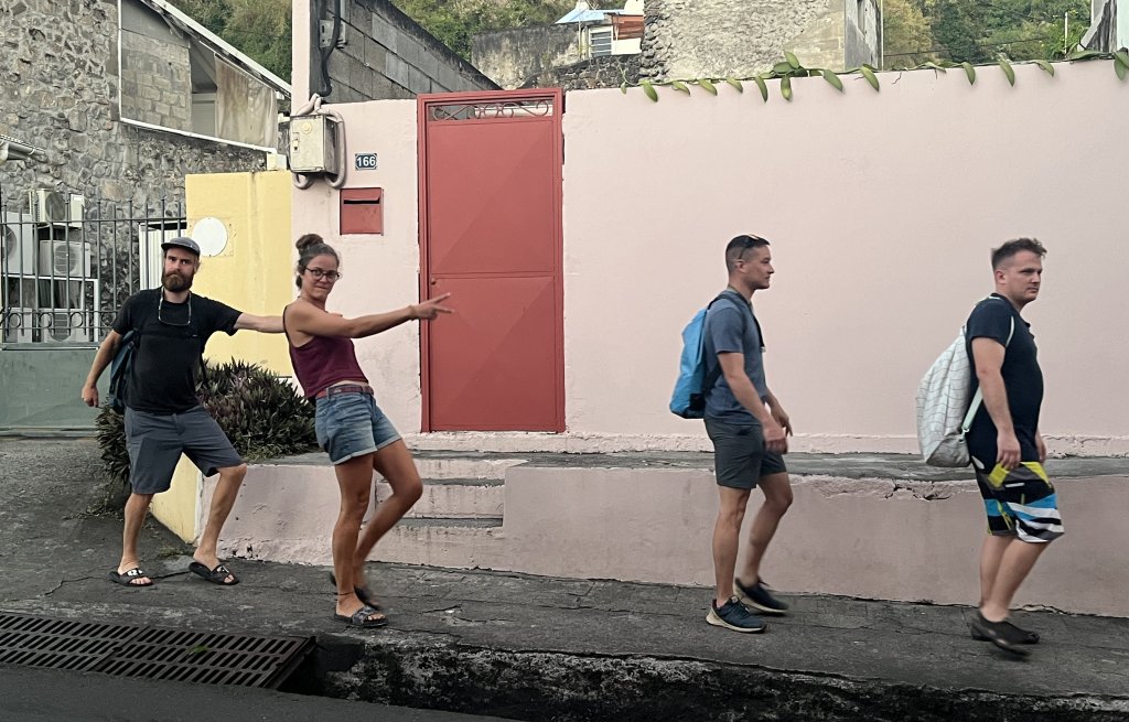 Verhaltet euch ganz normal!