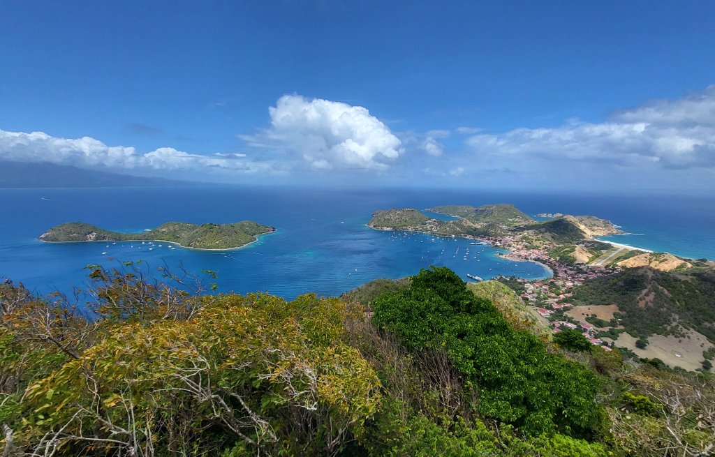 Ausblick vom Chameau, der höchste Hügel der Insel.