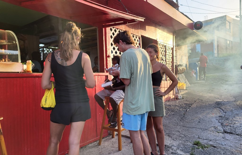 Auf dem Rückweg noch ein paar Wings vom Grill.