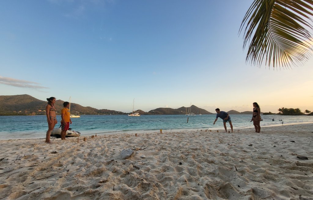 Kubb Duelle am Strand.