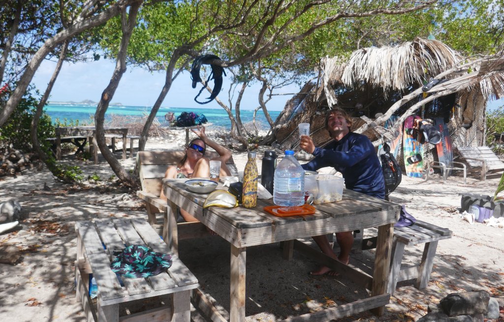 Kiten, wingen, und das Leben in Frigate Island geniessen.