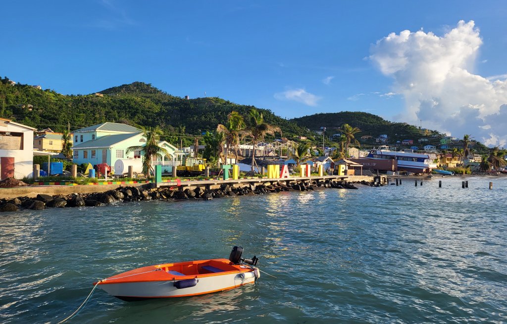 Petite Martinique oder was vom Schriftzug noch übrig ist.