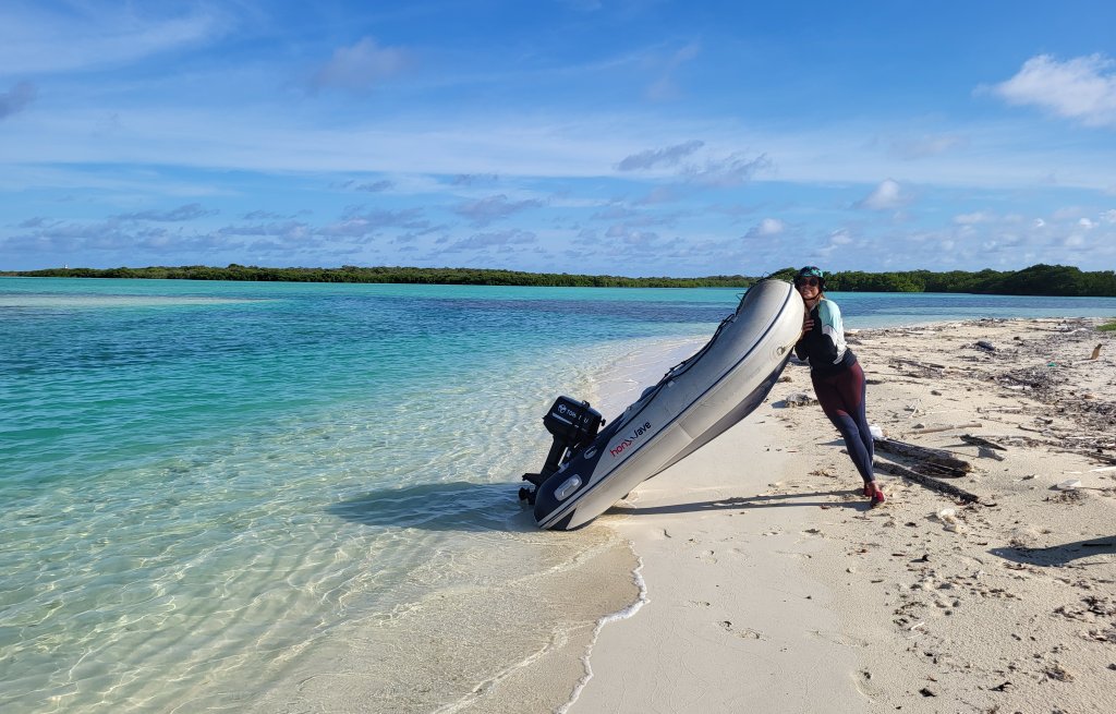 Dinghy Ausflug mit Entwässerungszwischenstopp.