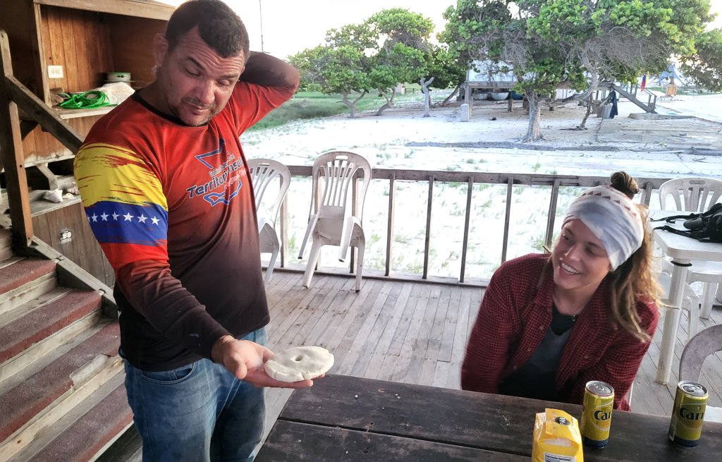 Carlos zeigt mir noch, wie man Arepas macht (eine Spezialität in Lateinamerika).