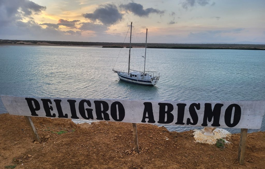 Das verlassene Segelboot.
