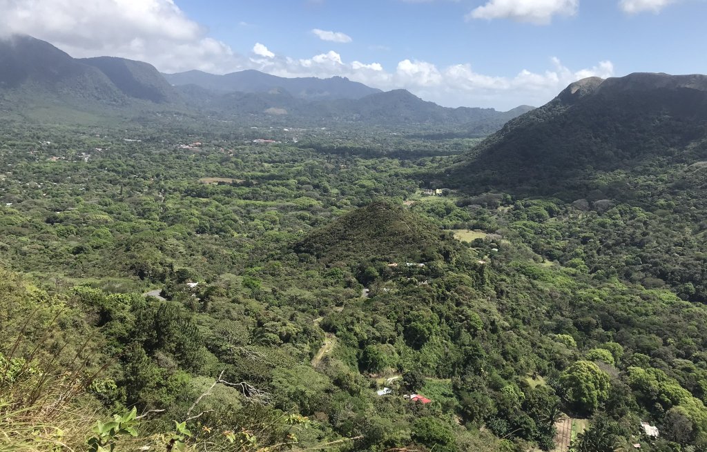 Die Aussicht über das Tal im Vulkankrater.