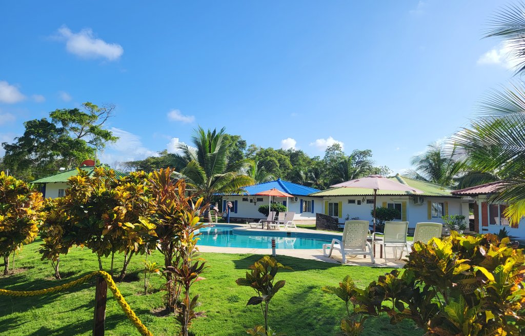 Der nette Pool in der Turtle Cay Marina.
