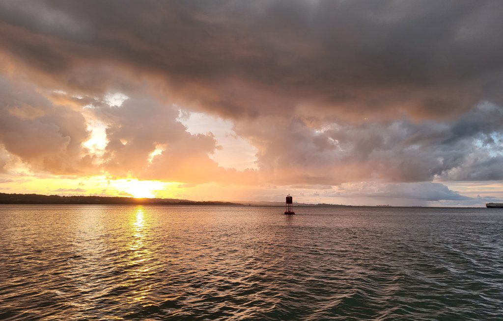 Die letzten Sonnenstrahlen über dem Atlantik...