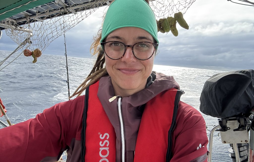Stolz durch den Squall navigiert.
