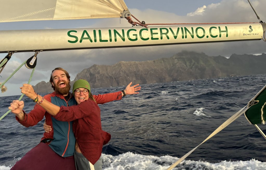 Die letzten Meilen düsen wir im die Insel.