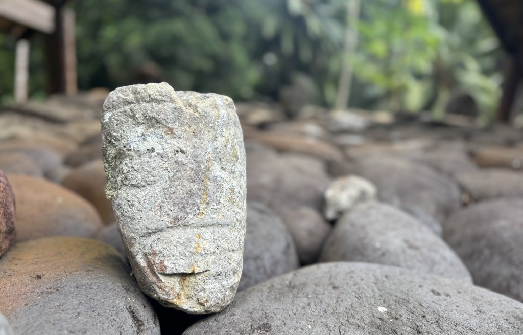 Tikis kommen immer wieder vor, in verschiedenen Formen und Grössen.