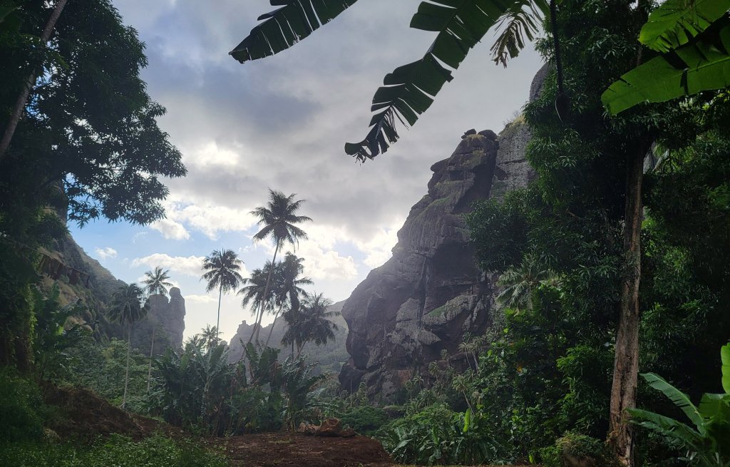 Wer genau hinsieht erkennt auch an diesem Felsen Gesichter... Diese Insel lebt!