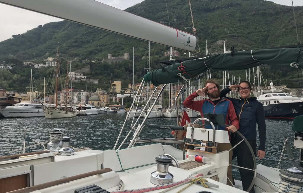 Leinen los in Castellammare di Stabia, Mai 2022 - das Abenteuer beginnt.