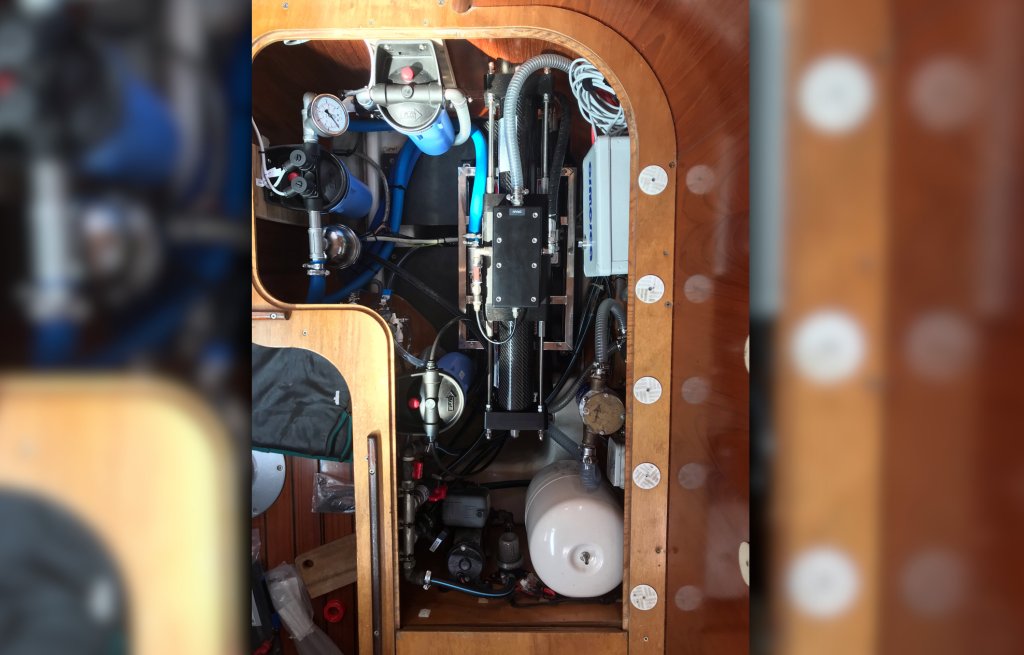 Compartment under the bench: after.