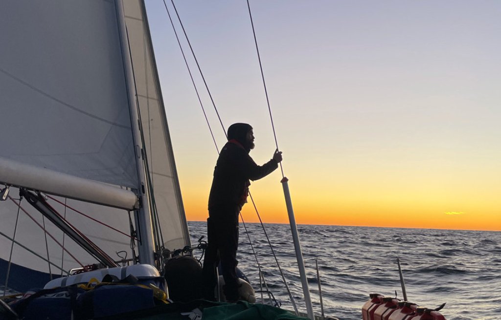 The Captain in front of the horizon.