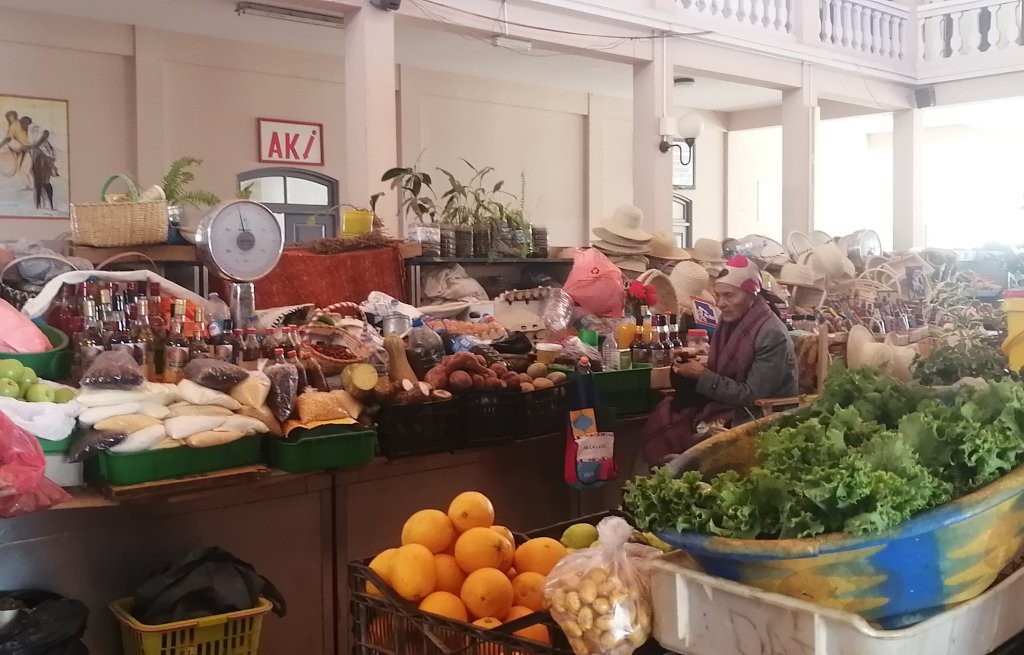 Fresh fuit and veggies on the market.