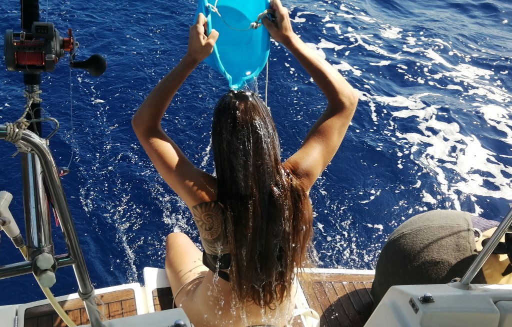 Bucket shower for the capitana.