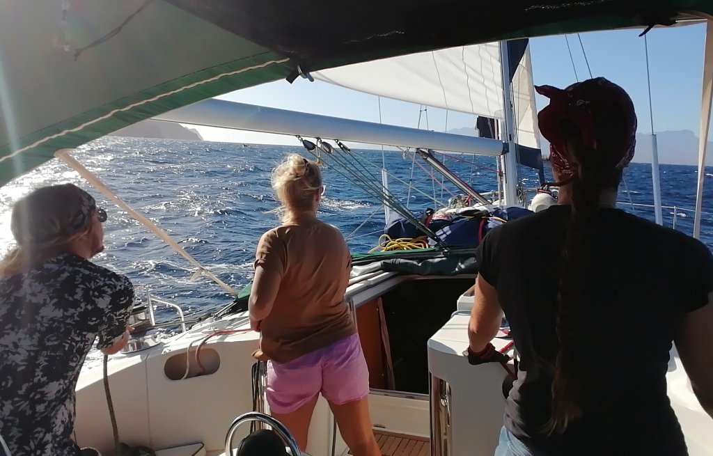 With a lot of wind we leave São Vincente behind.