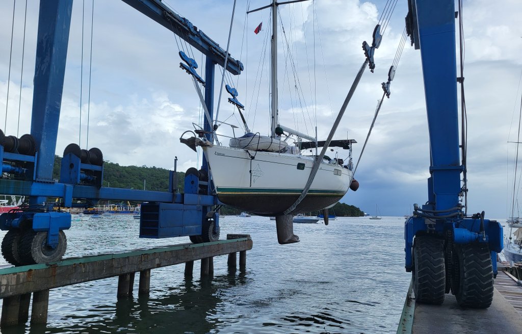 Hauling out CERVINO.