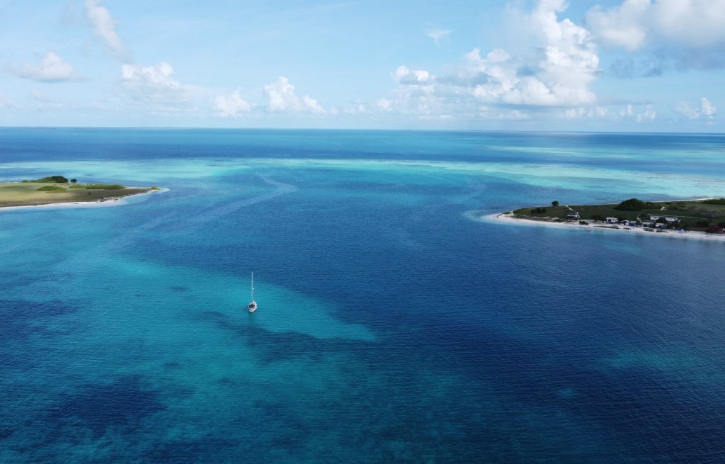 We leave this beautiful anchorage in Dos Mosquises.