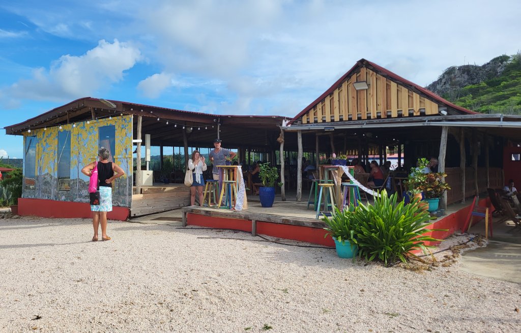 We stop for a fresh juice in this cute bistro.