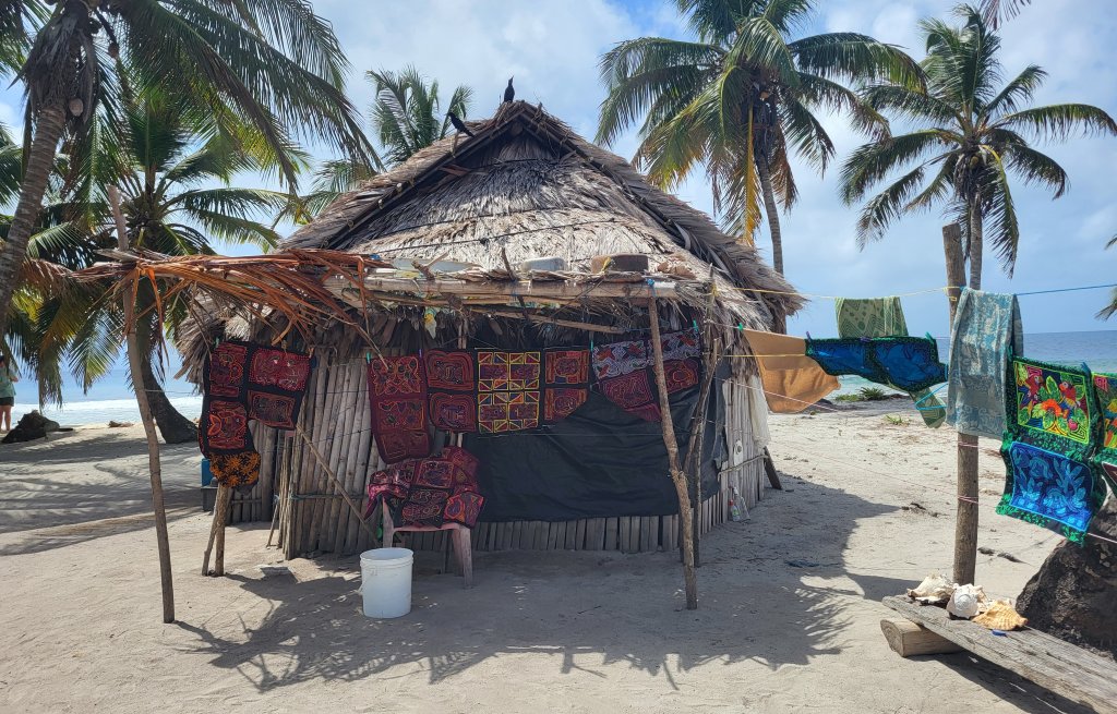 A typical hut with Molas, the local handmade stiched art.