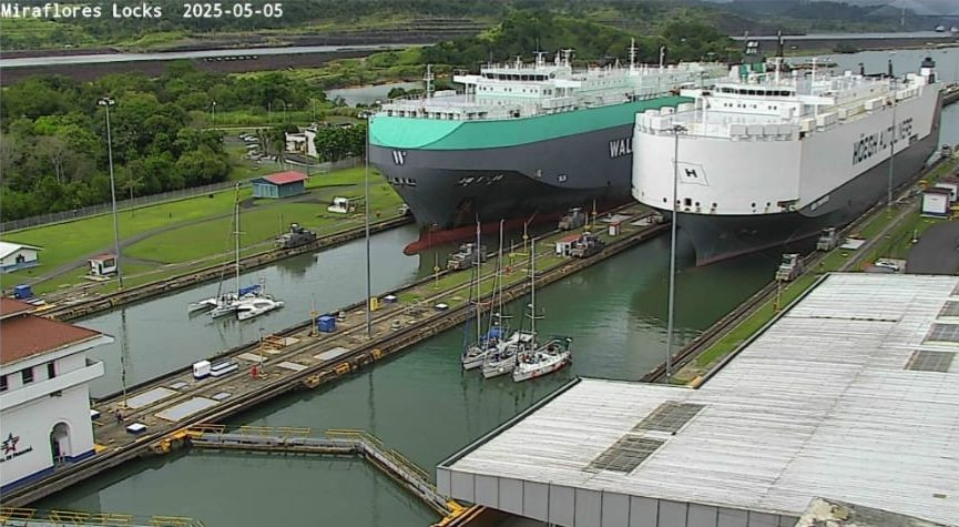Screenshot from the Miraflores visitor center's webcam.