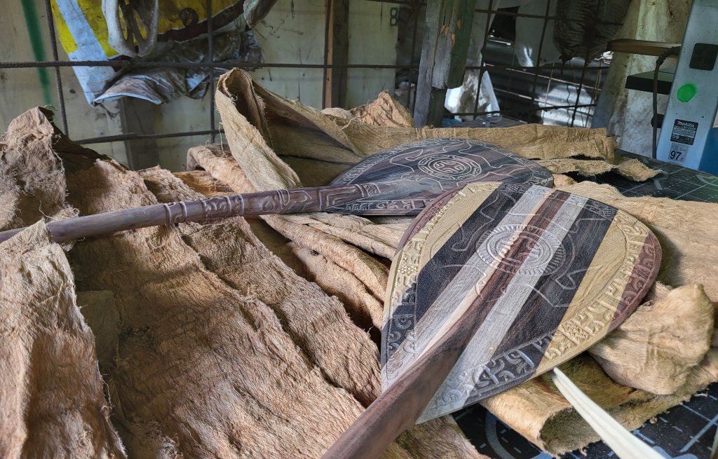 Beautifully handcrafted paddles made by Simon.