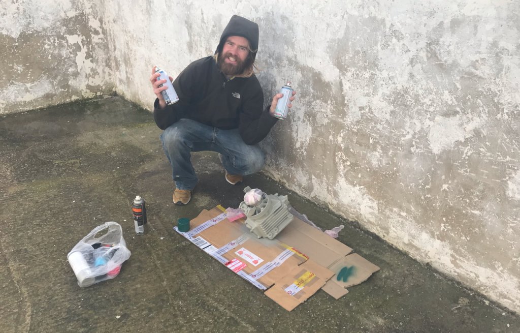 Thierry painting all of the new parts in nice Volvo Penta green.