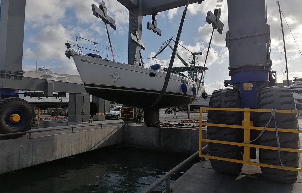 Flying CERVINO without mast.