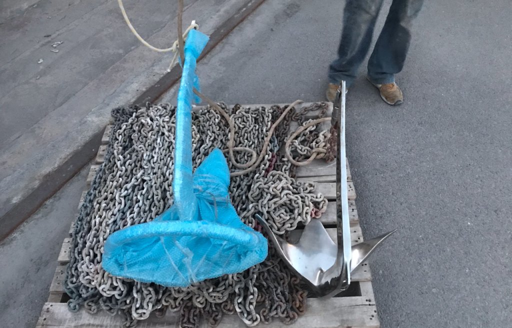New, 25kg Rocna anchor left, old 20kg Bruce anchor right
