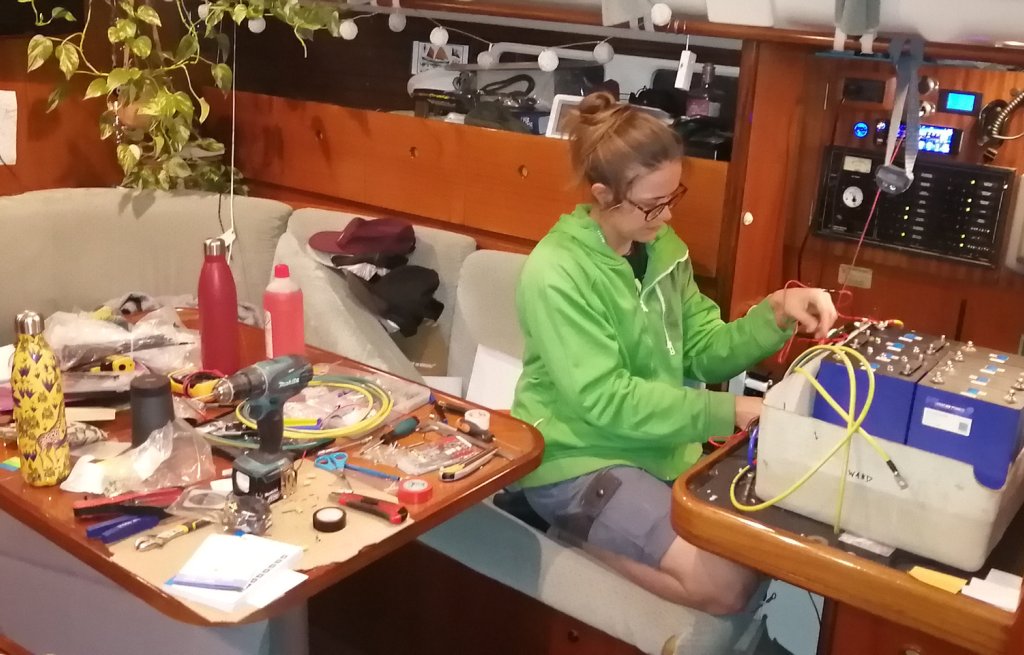 Connecting the cells and wiring the BMSs.